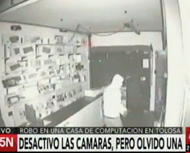 VIDEO: así vacían una casa de computación en La Plata