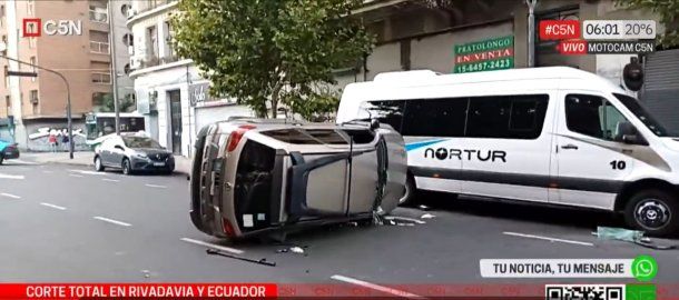 Choque y vuelco en Balvanera dejó tres heridos