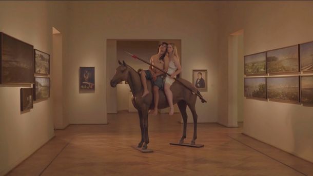 Recrearon el famoso cuadro La vuelta del malón pero esta vez la rubia raptó al cacique