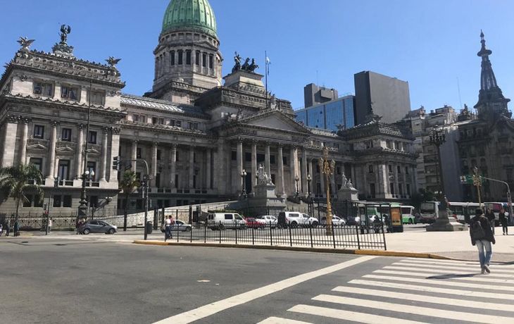 Con exposición de ministros, el Congreso analiza hoy la ley de emergencia económica