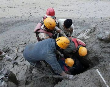 Al menos tres muertos y más de 150 desparecidos por la ruptura de un glaciar en el Himalaya