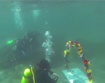 Guillermo Forti y Victoria Villella en su boda bajo el agua 