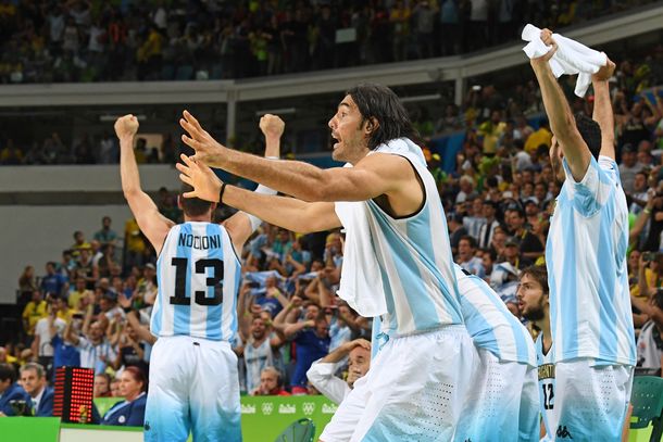 Las imágenes de la emocionante victoria del básquet ante Brasil