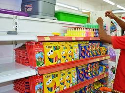 fijan canasta escolar con productos que promedian los $2 fijan canasta escolar con productos que promedian los $2