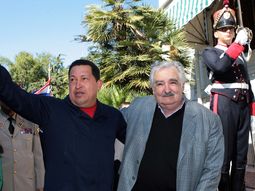 mujica: la salud de chavez ya no esta en nuestras manos mujica: la salud de chavez ya no esta en nuestras manos