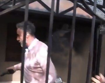 Video: Leopoldo Luque se sacó con un periodista y le robó el micrófono