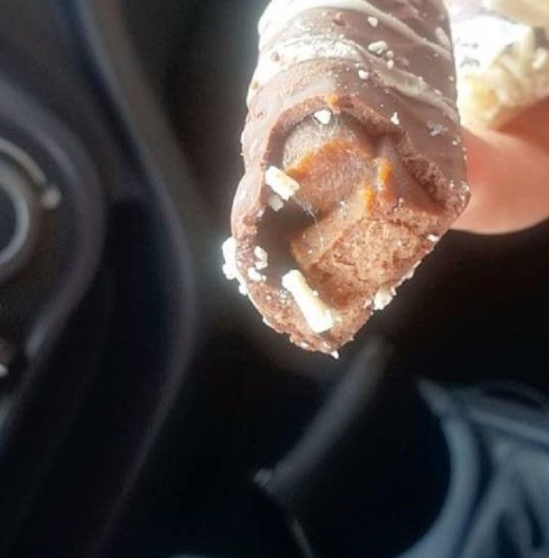 Un joven se llevó una desagradable sopresa tras comprar un chocolate