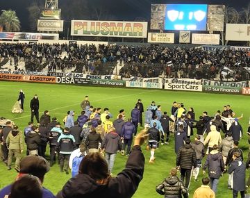 Batalla campal en Quilmes vs Atlanta: escándalo en el final del partido