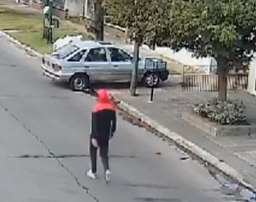 Insólito: un delincuente robó un auto a metros de un patrullero
