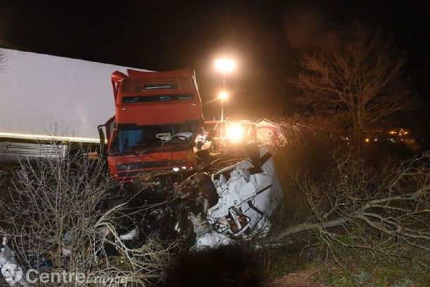 Francia: al menos doce muertos en un choque frontal entre un camión y un micro