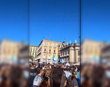 Miles de argentinos viven la final del Mundial de Qatar 2022 en Nápoles