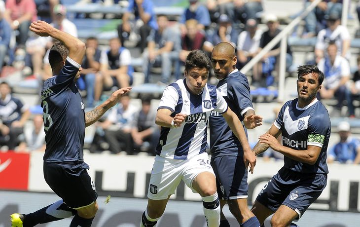 La defensa de Vélez mostró serias falencias y el capitán no quedó exento