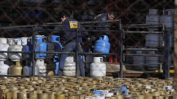 El gobierno extendió el beneficio del 50% en las garrafas de supergás para beneficiarios del Mides en Uruguay. El gobierno extendió el beneficio del 50% en las garrafas de supergás para beneficiarios del Mides en Uruguay.