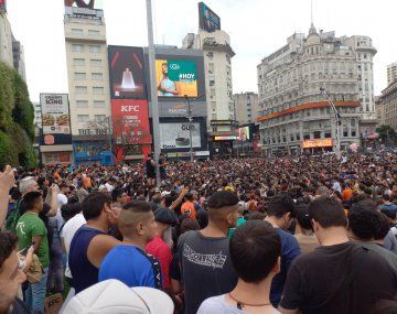 Masiva concentración de fans de Dragon Ball en el Obelisco