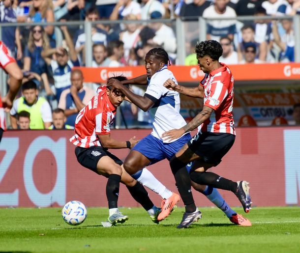 Gimnasia y Estudiantes empataron 1-1 en el clásico platense