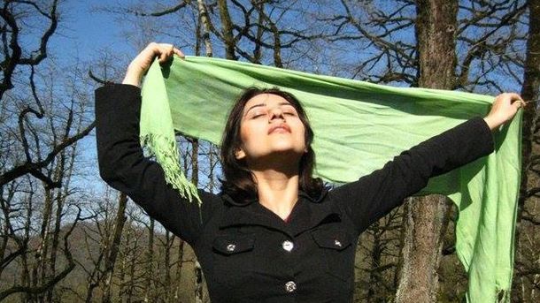 La creadora del grupoFacebook de mujeres iraníes sin velo fue amenazada de muerte