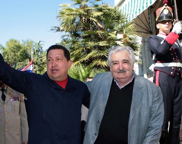 Mujica: La salud de Chávez ya no está en nuestras manos