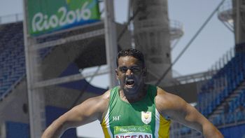 el atleta paralimpico al que no dejan viajar en avion por su protesis en la pierna el atleta paralimpico al que no dejan viajar en avion por su protesis en la pierna
