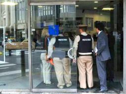 el central realizo fuertes controles para frenar la suba del dolar ilegal el central realizo fuertes controles para frenar la suba del dolar ilegal