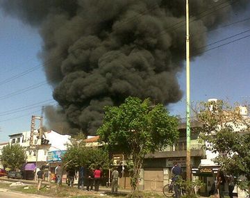 Susto en San Martín: incendio en una fábrica de pintura