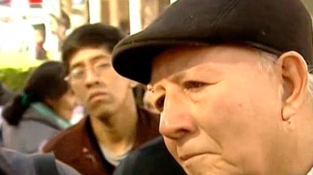 VIDEO: Un jubilado de José C. Paz se largó a llorar porque se quedó sin fruta