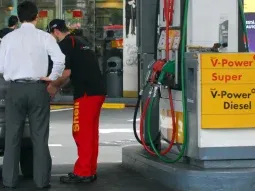 shell y puma aumentaron sus combustibles un 15%