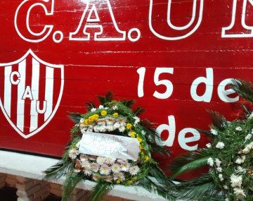 Pusieron coronas fúnebres en la puerta del estadio de Unión