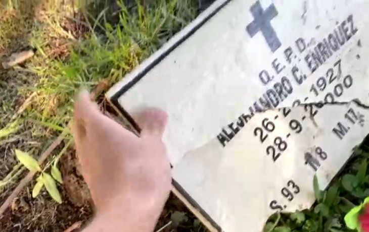 Hizo un video porno en el cementerio y la denunciaron