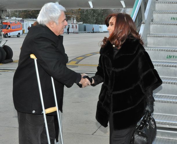 De la Sota recibió a la Presidente, al llegar a Córdoba