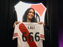 river reconocio a lali tras sus shows en el monumental: los regalos personalizados river reconocio a lali tras sus shows en el monumental: los regalos personalizados