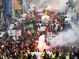 Marcha atrás por las protestas: mantienen la edad jubilatoria