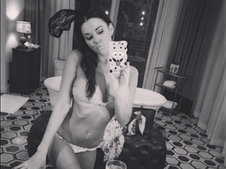 karina jelinek: tengo algun amigovio por ahi que me entretiene karina jelinek: tengo algun amigovio por ahi que me entretiene