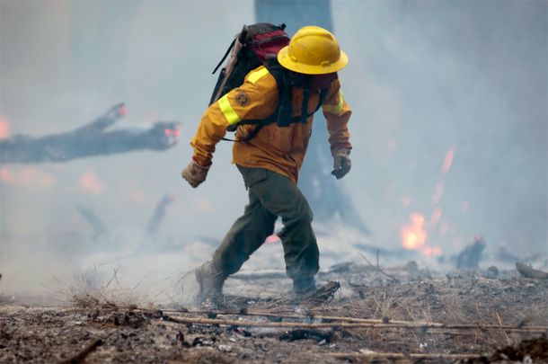Logran controlar el incendio forestal en el Cerro Otto
