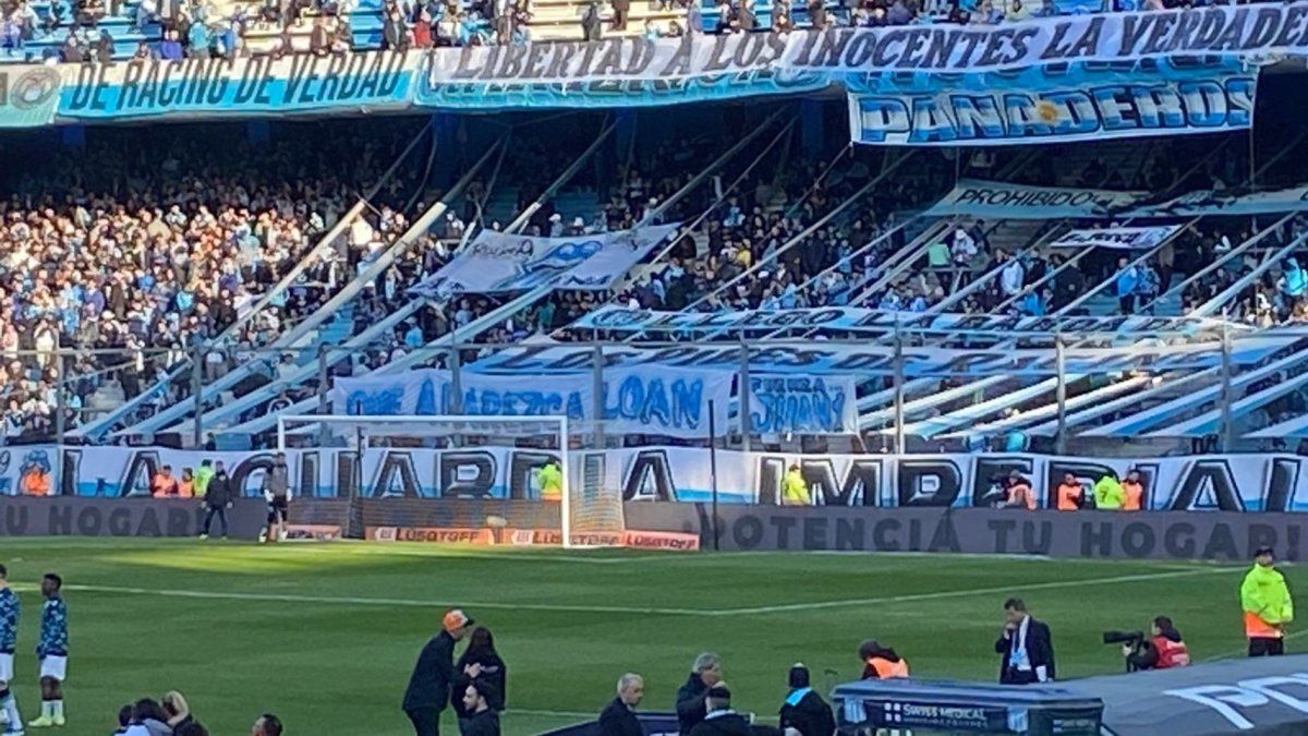 La hinchada de Racing se sumó al pedido para que aparezca Loan Danilo Peña