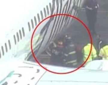 Se durmió y aterrizaron de emergencia