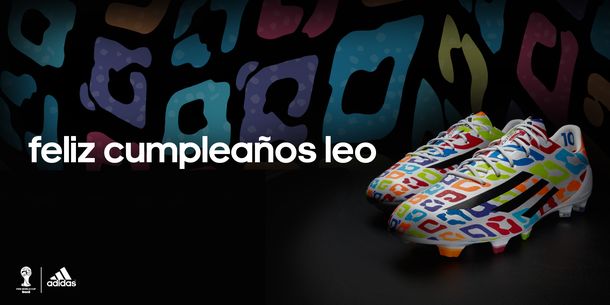 Messi fue agasajado en su cumpleaños con unos llamativos botines