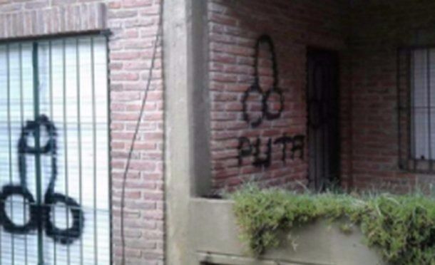 La escrachó la loca de los penes y se irá de la ciudad - Crédito: 0223.com.ar