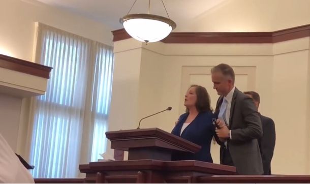 Una mujer interrumpió una misa para contar que había sido violada hace 34 años por un líder mormón