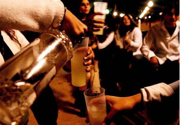 Cada vez hay más jóvenes que van a Alcohólicos Anónimos