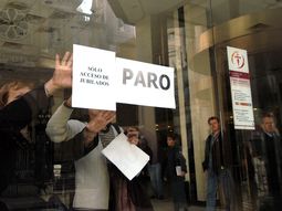 los bancarios ratificaron el paro para el martes proximo los bancarios ratificaron el paro para el martes proximo