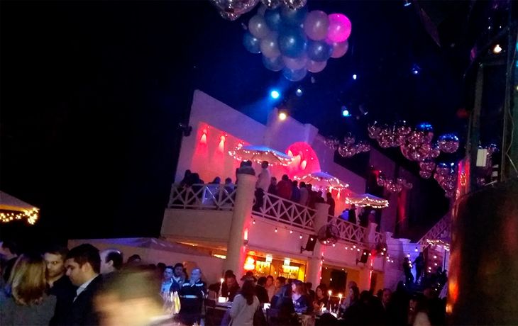 La conoció en un boliche, se la llevó a la casa y la violó con 5 amigos