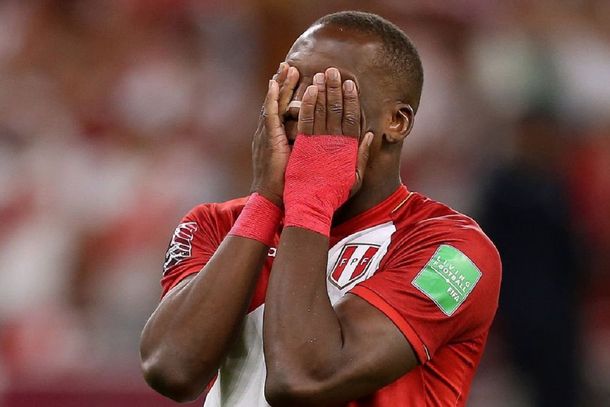 Advíncula renunció a la selección de Perú tras errar penal