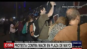 protesta contra mauricio macri en plaza de mayo protesta contra mauricio macri en plaza de mayo