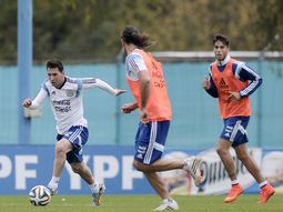 sabella probo con demichelis, que parece ganarse un lugar entre los 23 sabella probo con demichelis, que parece ganarse un lugar entre los 23