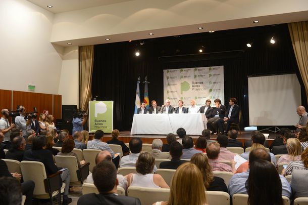 En representación del gobierno de Vidal además de Salvai estuvo el ministro de Hacienda