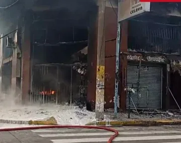 Villa Celina: impresionante incendio en una histórica pinturería