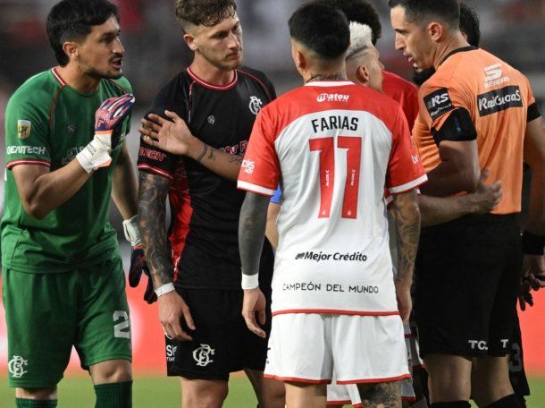 Polémica en la AFA: el silencio del VAR tras las jugadas discutidas en Estudiantes-Barracas Central