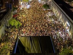 milei hizo pasar imagenes de la marcha del orgullo como si fueran de su cierre de campana milei hizo pasar imagenes de la marcha del orgullo como si fueran de su cierre de campana