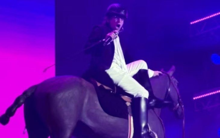 Joaquín Levinton lo volvió a hacer: ingresó a caballo al escenario del Lollapalooza 2026 Joaquín Levinton lo volvió a hacer: ingresó a caballo al escenario del Lollapalooza 2026