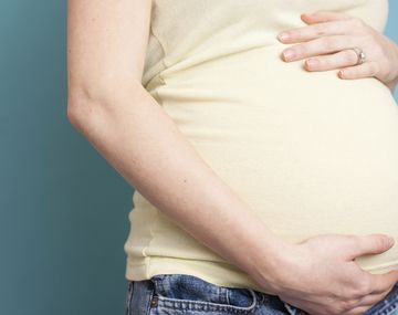 ¡Atención embarazadas! Recomiendan consultar al médico antes de ir a Brasil